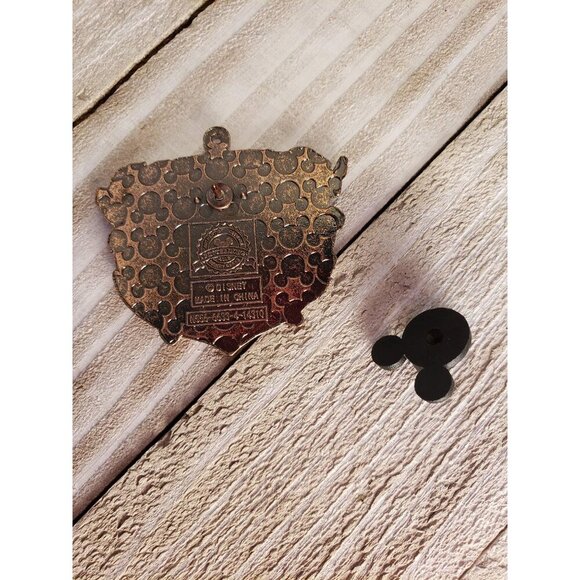 Disney Parks Pirates of the Caribbean Pin - Picture 2 of 2